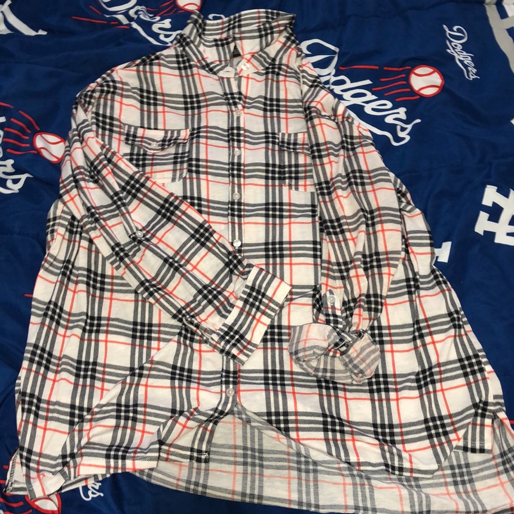 ADORABLE women’s flannel !!!